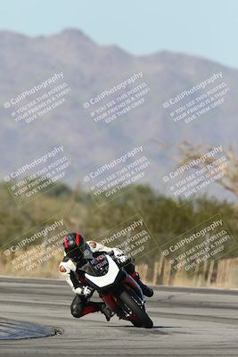 media/Dec-01-2025-Moto Forza (Mon) [[2daa91e15f]]/2-Intermediate Group/Session 3 (Turn 3)/